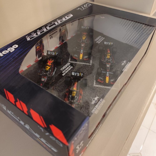 Bburago F1 Red Bull World Champion Set 1/43 scale