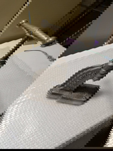 πρέσα κουμπιων