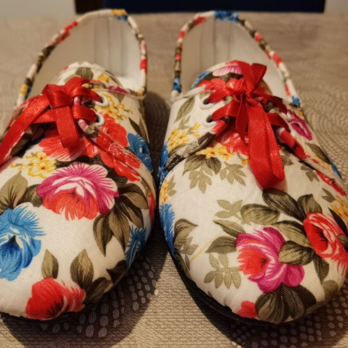Meat shoes with floral pattern like new, size 40, textile
