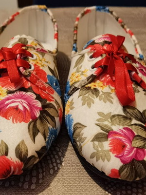 Meat shoes with floral pattern like new, size 40, textile