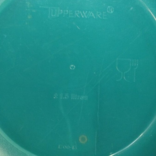 Tupperware medium storage container like new