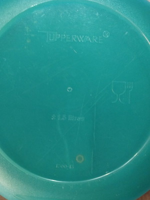 Tupperware medium storage container like new