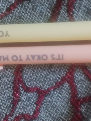 Set of 2 pens, orange and yellow, with positive messages