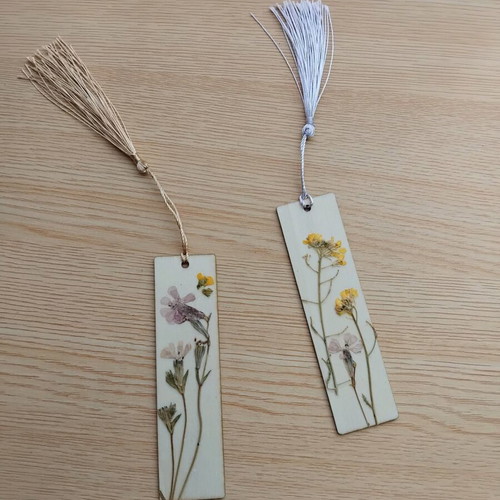 Set of 2 bookmarks with dried flowers new