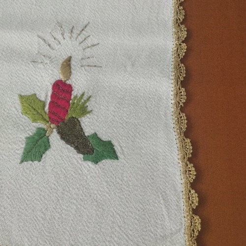 Handmade Set of 2 Pieces Runner and Semen with Gold Thread Vintage 1960 like new