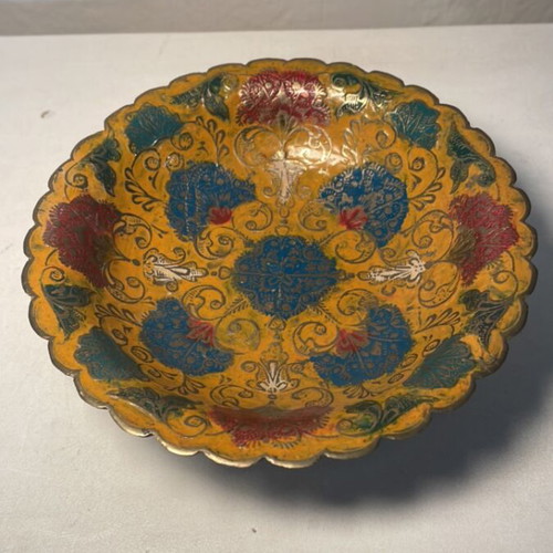 Bronze bowl carved with brass vintage designs like new
