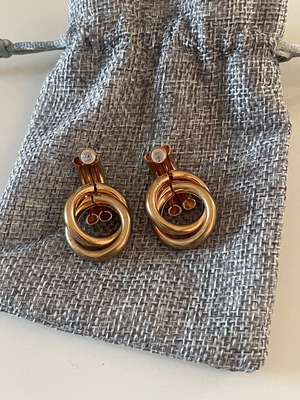 Dangling earrings used with tarnish