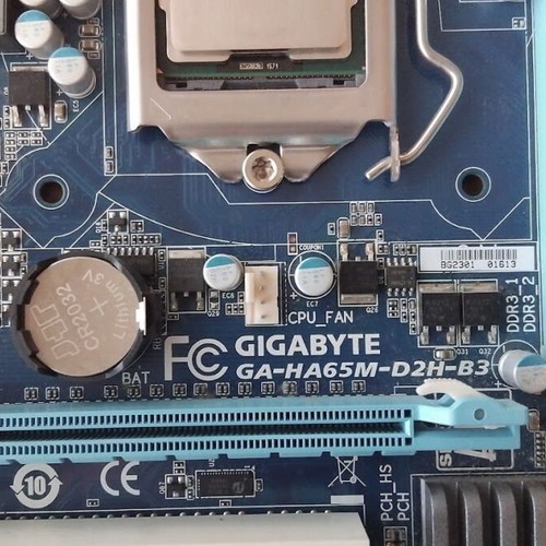 Gigabyte GA-HA65M-D2H-B3 motherboard with Intel Core i5-2400 CPU and fan