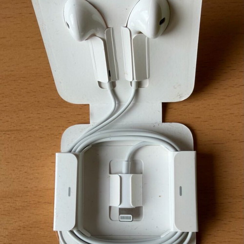 Apple EarPods with Lightning connector new