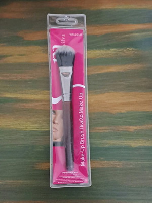 Make-up brush new, synthetic hair