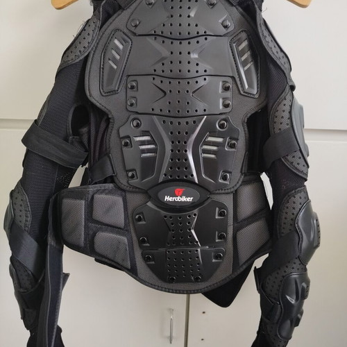 Perforated motorcycle jacket like new with plastic protections, medium size