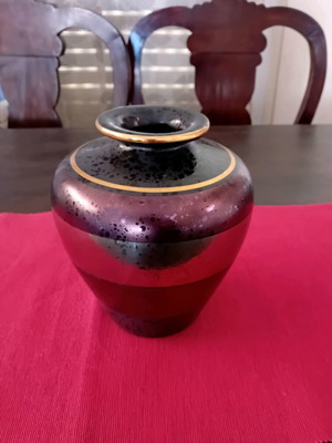 Ceramic vase like new in bronze shades with gold stripes