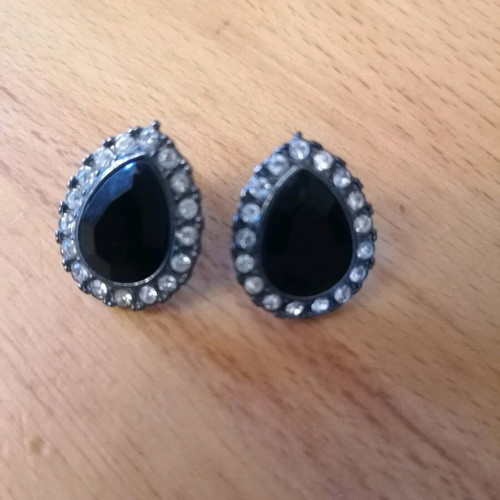Teardrop earrings black with rhinestones like new