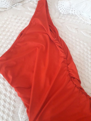 Dress new red elastic one-shoulder with side elastics