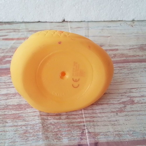 Latex duck squeaky toy used, height 9 cm, floating