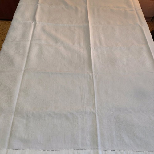 White cotton tablecloth like new with lace and crochet edging