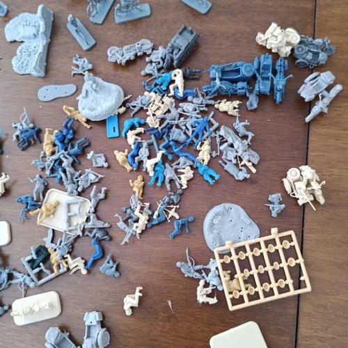 Set of 2cm soldier miniatures with military equipment and vehicles