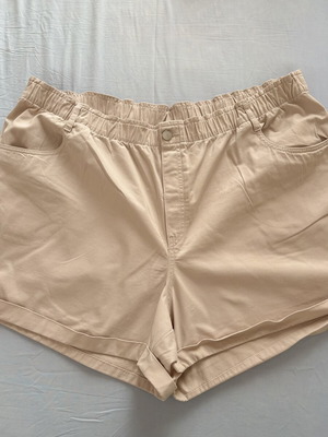 Beige Elastic H&M Shorts new, size 8XL
