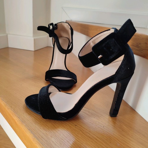 Velvet women's strap heels like new, size 37, black