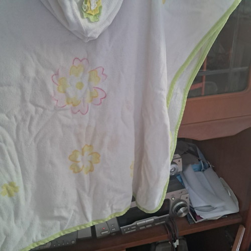 Mayoral children's hooded bathrobe with embroidered flowers like new, pink lace