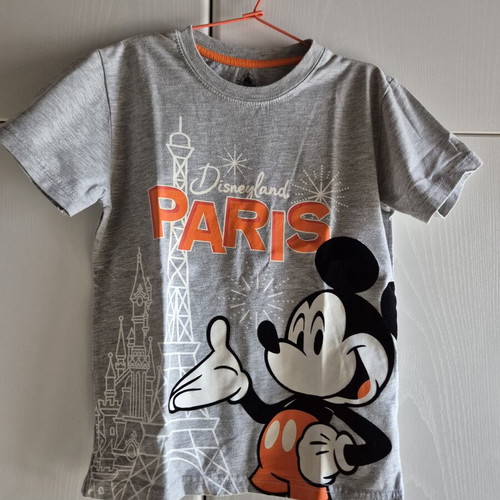 Disney T shirt like new, size 125-135