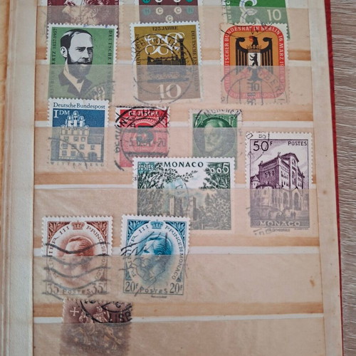 Stamp collection used, over 150 sealed stamps
