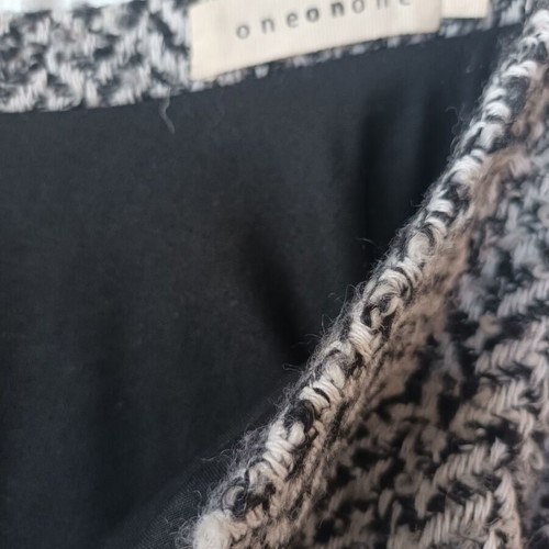 Oneonone skirt like new, size S, black and white