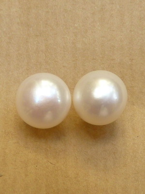 Silver 925 stud earrings with 11.5 mm pearls new, white