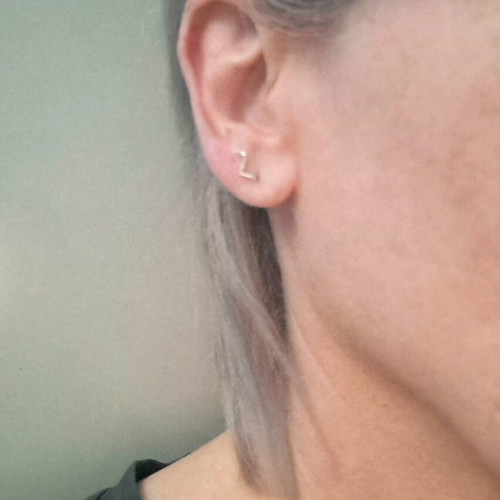 Silver minimal 925 studs like new with organic line design