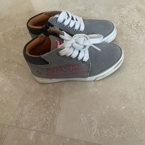 Levi's kids gray boot like new, size 29