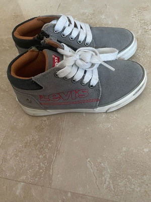 Levi's kids gray boot like new, size 29