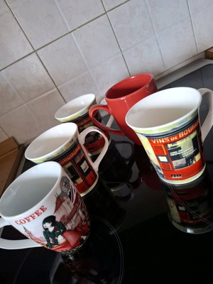 Coffee/tea mugs set of 5 like new with various designs