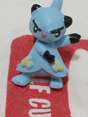 Pokemon Dewott mini figure, Gen 5 Black and White