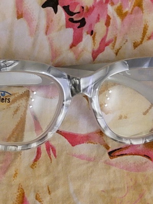 Reading glasses +3.00 diopters, grey and silver