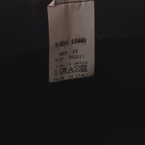 Women's hat like new, black with satin details, 100% wool