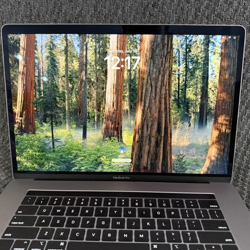 MacBook Pro 15" Touch Bar 2018 like new, 6-Core i7, Radeon Pro 560X, 16GB RAM