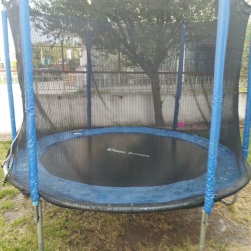 Trampoline 2.40x2.40 like new for yard or house