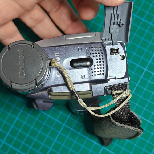 Canon MV700 MiniDV camcorder used with cassette door issue