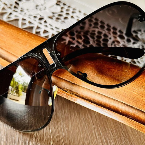 Vogue Vintage Aviator Sunglasses used, black