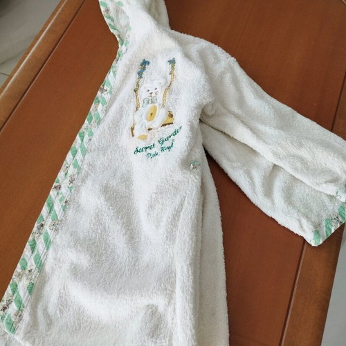 Pink Floyd Kids Bathrobe like new, size 4, 100% cotton beige-ecru