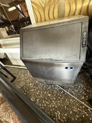 Ice machine used, excellent condition, barely used