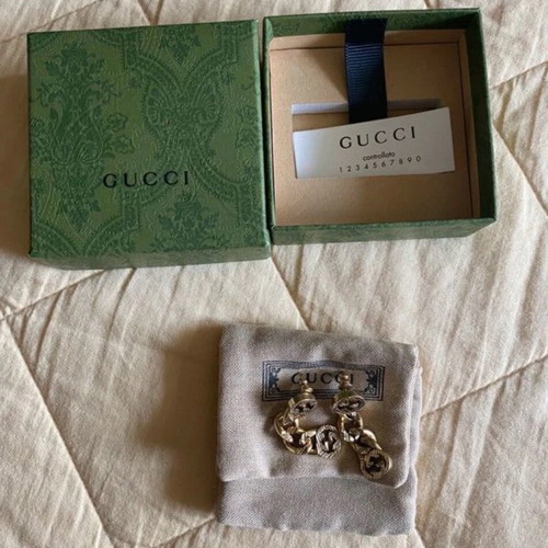 Gucci earrings like new, gold color