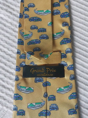 Tie yellow with pattern like new