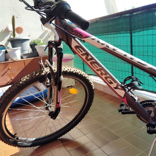 Mountain bike like new, women's, black, front suspension, gears