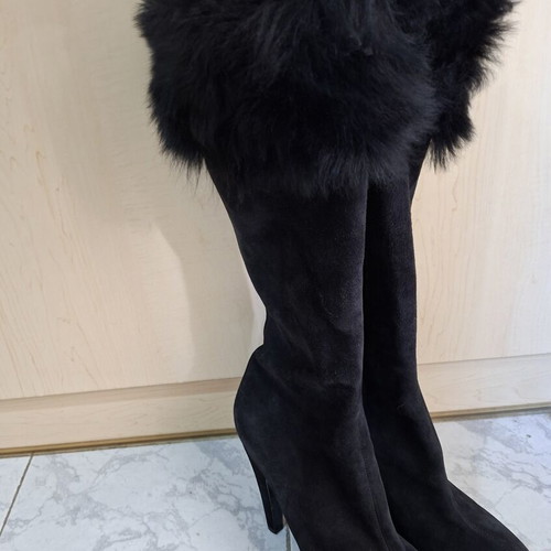 Prada black suede boots size 41 like new with fur detail