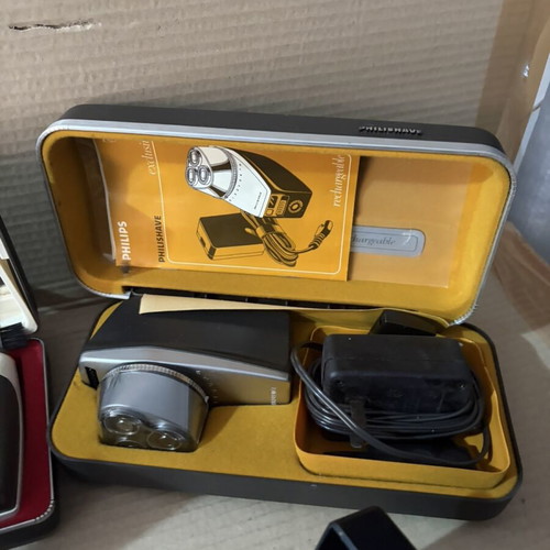 Electric shavers, set of 8