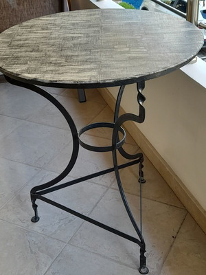 Coffee Table like new, iron, suitable for indoor and outdoor use