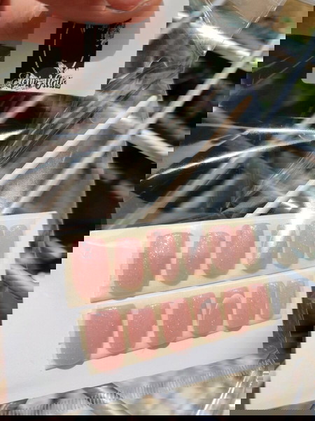 Press on nail