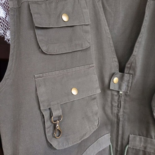 Multi-pocket vest like new, size L, olive green