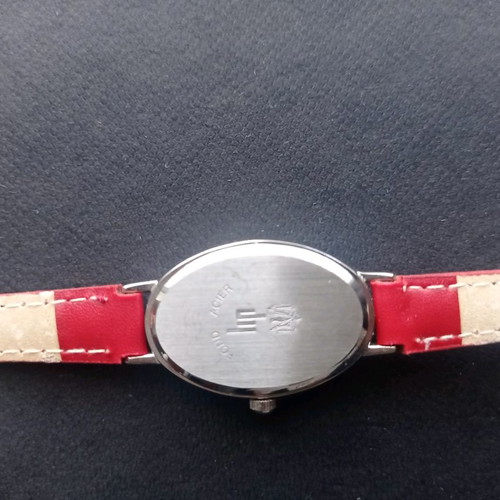 Lip wristwatch women's used, red